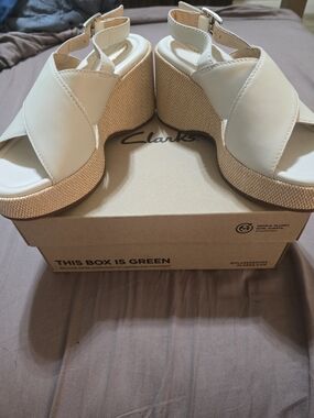 Clarks Manon Wish Off White Leather Wedge Sandals Size 8 NIB